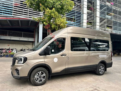 Xe Ford Transit Premium 2024