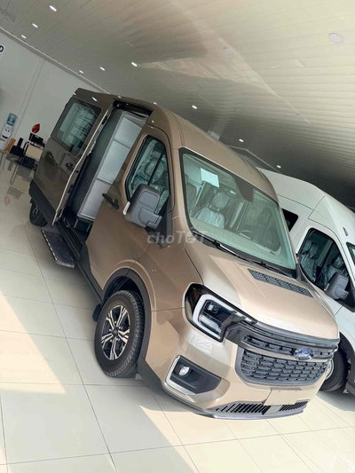 Ford Transit Van 6 chỗ xe mới đời 2025