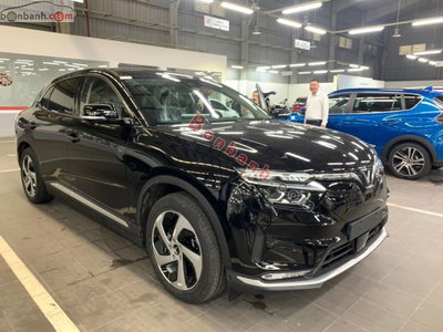 Xe VinFast VF8 Eco 2026