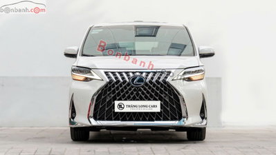 Xe Lexus LM 300h Royal Lounge 2020