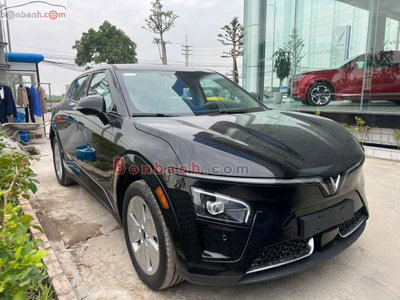 Xe VinFast VF7 Eco 2026
