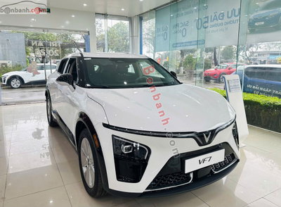 Xe VinFast VF7 Eco 2026