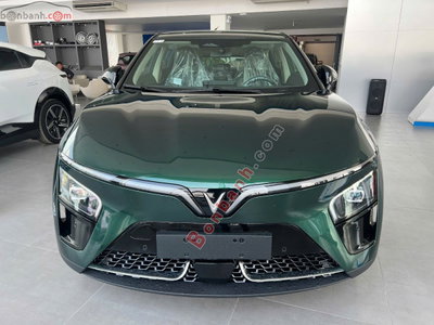 Xe VinFast VF7 Eco 2026