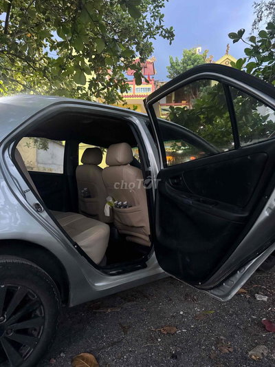 Toyota Vios màu Bạc