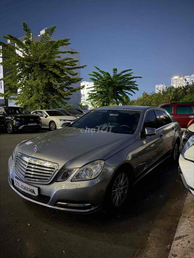 Mercedes-Benz E200 model 2012 Xám bạc