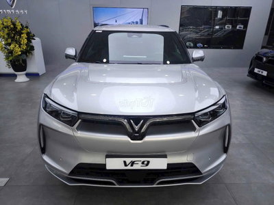 Xe điện VinFast VF 9 Bạc