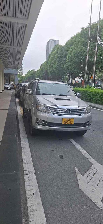 Toyota Fortuner 2016 Bạc