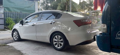 Kia Rio 5 chỗ màu Trắng