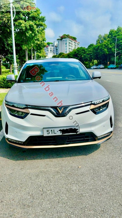 Xe VinFast VF8 2025