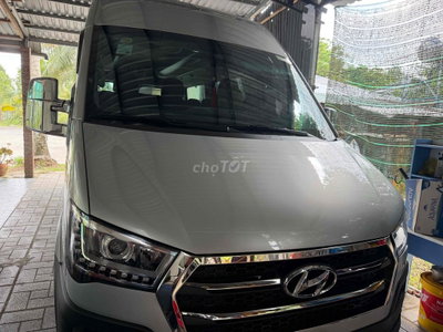 Hyundai Solati 16 chỗ Bạc