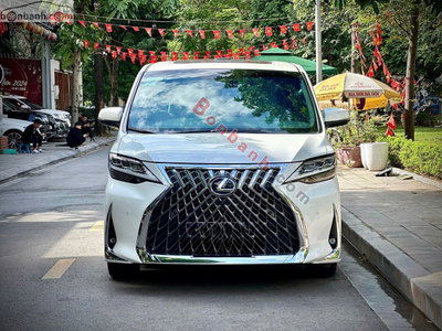 Xe Lexus LM 300h Royal Lounge 2020