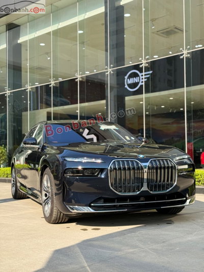 Xe BMW 7 Series 740i Pure Excellence 2025