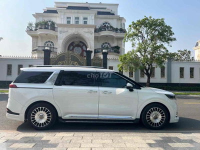 Kia Carnival Premium Trắng 7 chỗ