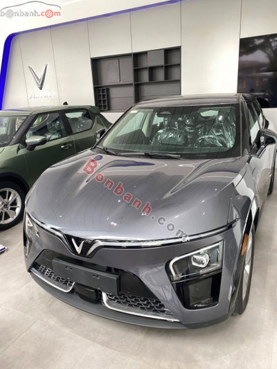 Xe VinFast VF7 Eco 2026