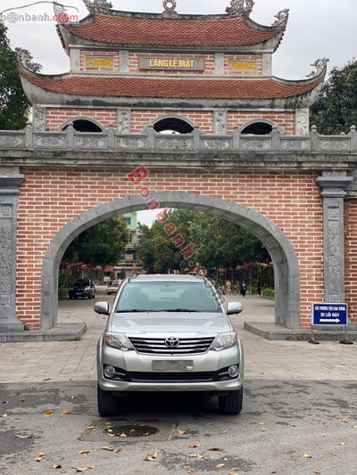 Xe Toyota Fortuner 2.7V 4X2 AT 2016