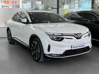Xe điện VinFast VF8 Trắng
