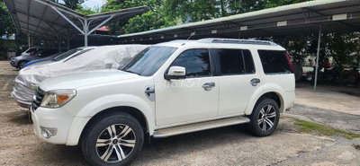 Ford Everest 2013 Trắng