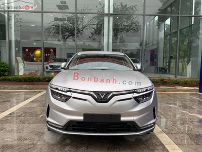 Xe VinFast VF8 Eco 2026