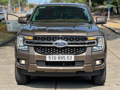 Ford Ranger XLT màu Nâu