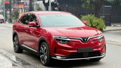 Vinfast VF8 Plus 2023 pin CATL hồ sơ sẵn bấm số
