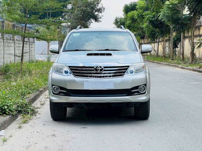 Toyota Fortuner Bạc