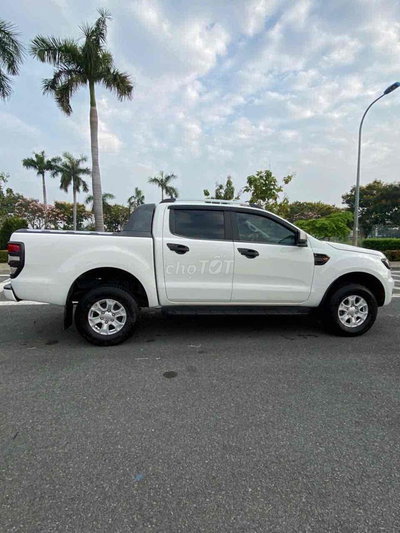 Ford Ranger Trắng 5 chỗ