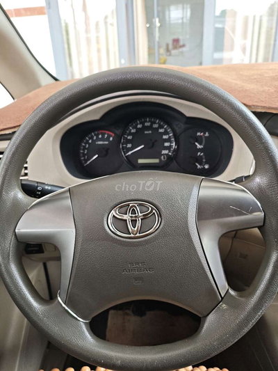Toyota Innova 2014 2.0E Bạc