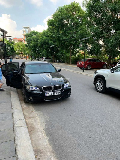 BMW 3 Series màu Đen