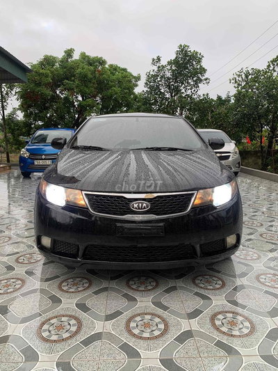 Kia Cerato nhập khẩu số sàn 6 cấp