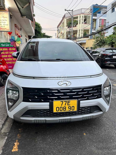 Hyundai Stargazer Trắng 7 chỗ