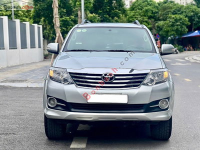Xe Toyota Fortuner 2.7V 4X2 AT 2016