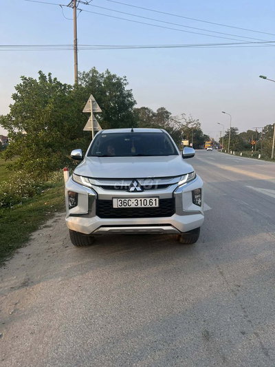 Xe Mitsubishi Triton Mivec Premiun 4x2AT