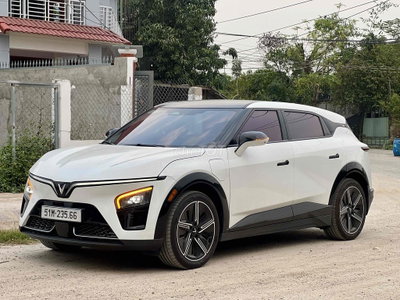 ✅VF7 Plus 2 cầu 2025 bản full Options chưa cắt