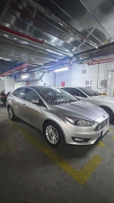 Ford Focus Bạc Thể thao