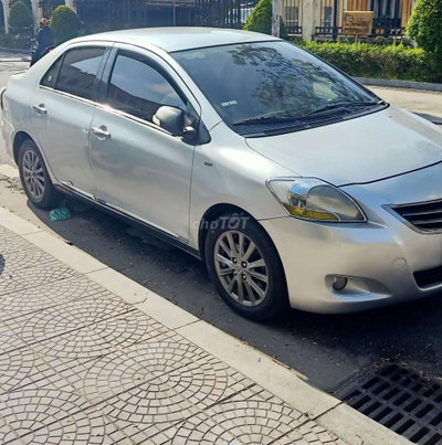 Toyota Vios màu Bạc