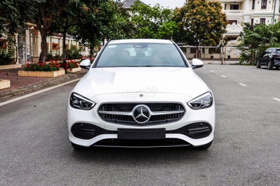 Mercedes-Benz C200 Avantgarde V2 2025 5600km Trắng
