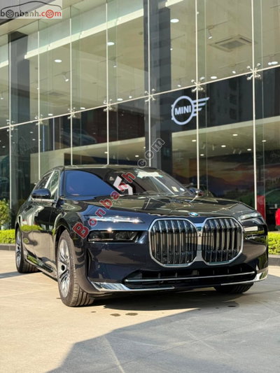 Xe BMW 7 Series 740i Pure Excellence 2025