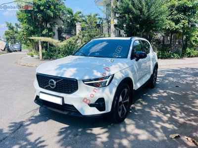Xe Volvo XC40 Ultimate B5 AWD 2022