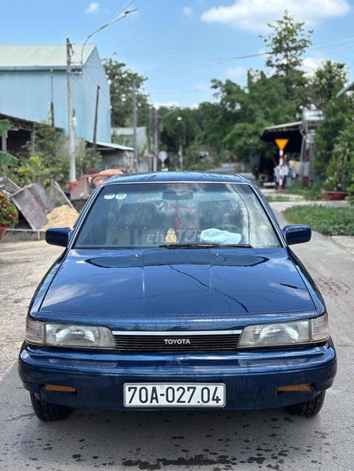 Toyota Camry Xanh Số sàn 5 chỗ