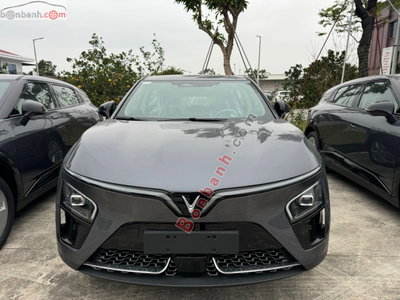 Xe VinFast VF7 Eco 2026