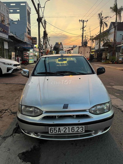Fiat 5 chỗ màu Bạc