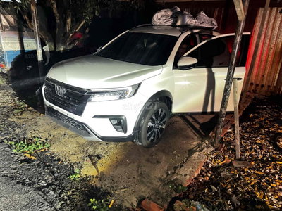 Honda BR-V 2023 L 8000 km Trắng như mới