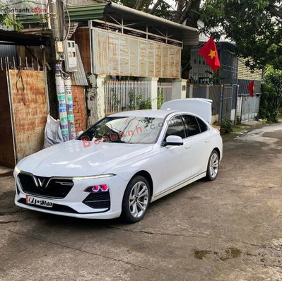 Xe VinFast Lux A 2.0 Plus 2.0 AT 2021