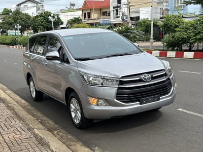 Bán Toyota Innova 2019 Số sàn Xám