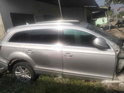 Audi Q7 Xe tai nạn màu Bạc