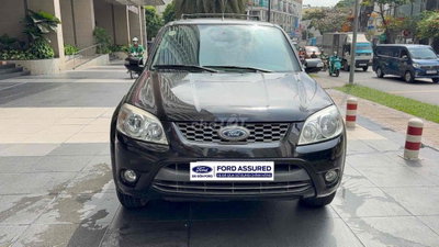 Escape XLS 1 cầu xe bán tại hãng Ford. có bào hành