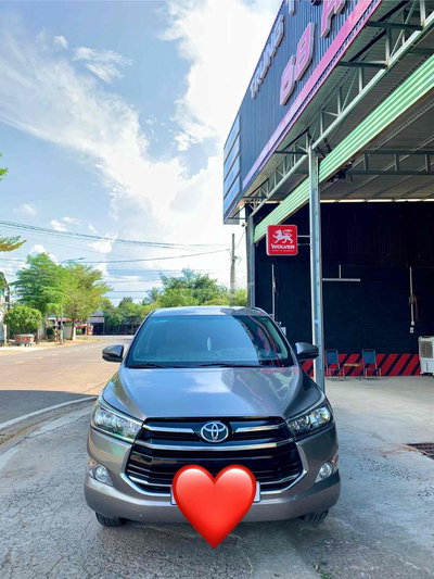 Toyota Innova 2018 số sàn, Đồng ánh kim