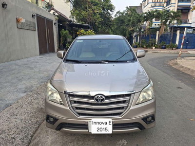 Toyota Innova 2015 E Vàng cát