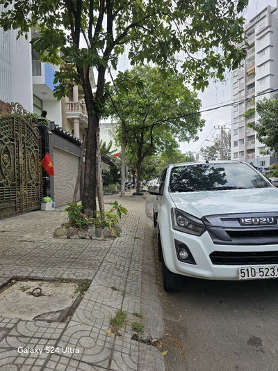Isuzu D-Max màu Trắng