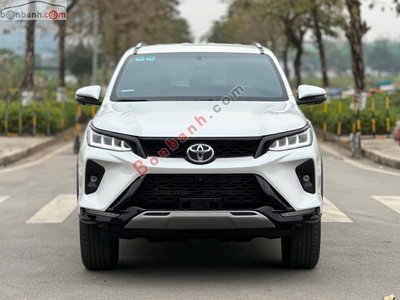 Xe Toyota Fortuner Legender 2.4L 4x2 AT 2025